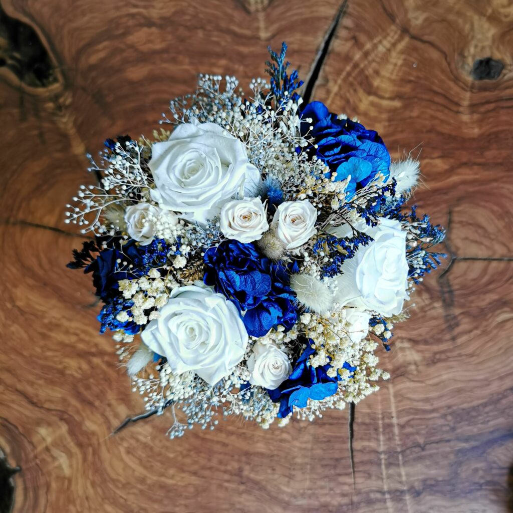 Bouquet rond bleu
