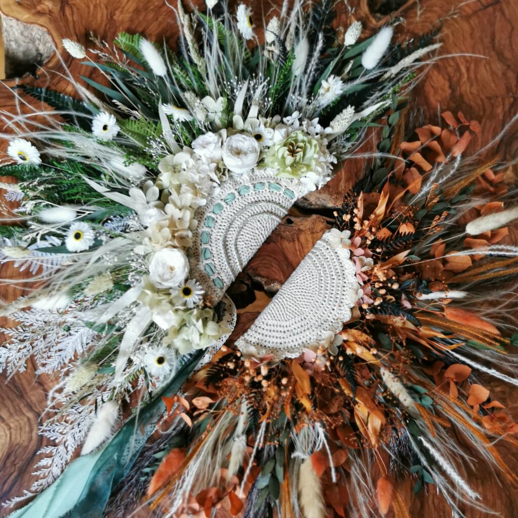 éventail en fleurs séchées