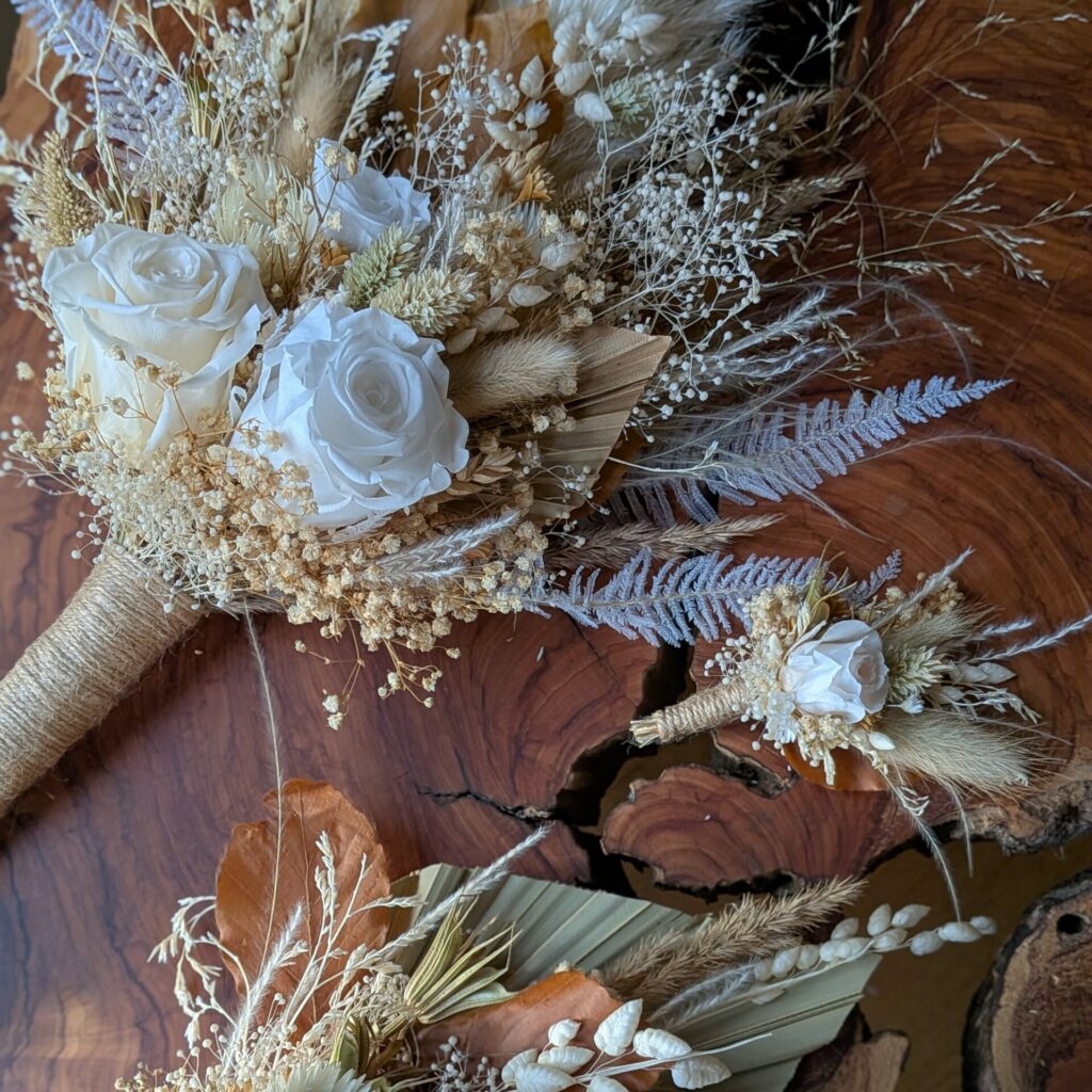 Bouquet et boutonnière bohème
