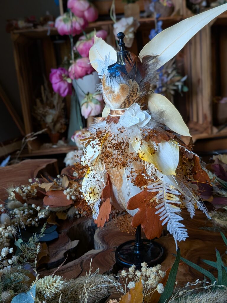 Robe de féé en fleurs séchées et stabilisées